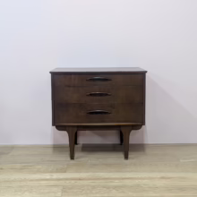 Rare Midcentury 1960s Metamorphic Desk / Chest of Drawers by Jentique A rare & special find, a metamorphic chest of drawers that cleverly converts to a desk. Fantastic original condition