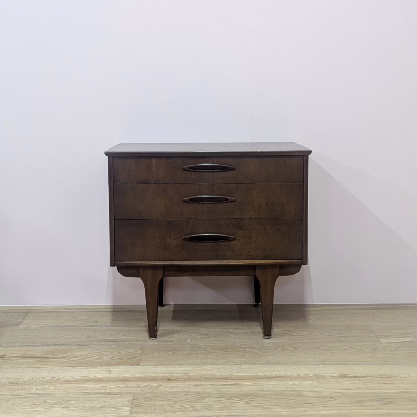 Rare Midcentury 1960s Metamorphic Desk / Chest of Drawers by Jentique A rare & special find, a metamorphic chest of drawers that cleverly converts to a desk. Fantastic original condition